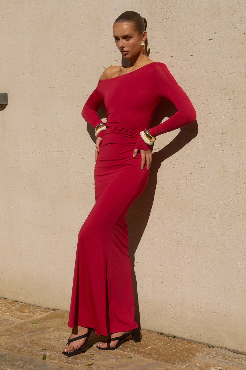 VESSA MAXI DRESS - CHERRY RED - 240718_RUNAWAY_STAS3765