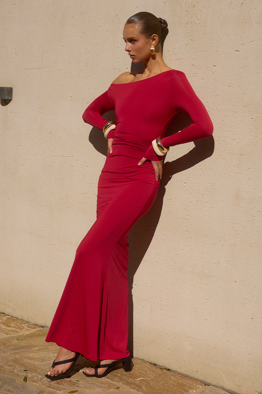 VESSA MAXI DRESS - CHERRY RED - 240718_RUNAWAY_STAS3766