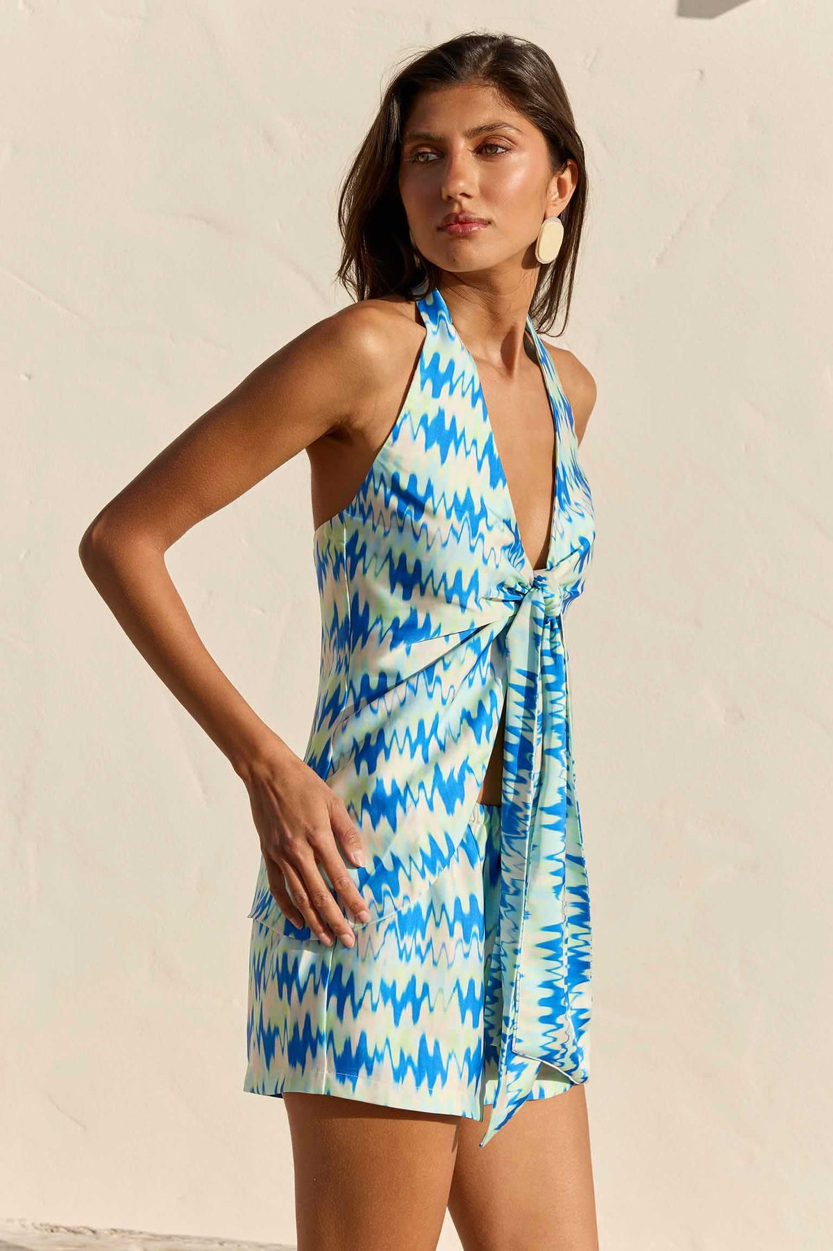 KAELI TIE FRONT HALTER TOP - VIRELLI BLUE MULTI - KAELITIEFRONTHALTERTOPXAMOREEELASTICATEDSHORT-VIRELLIBLUEMULTI-2