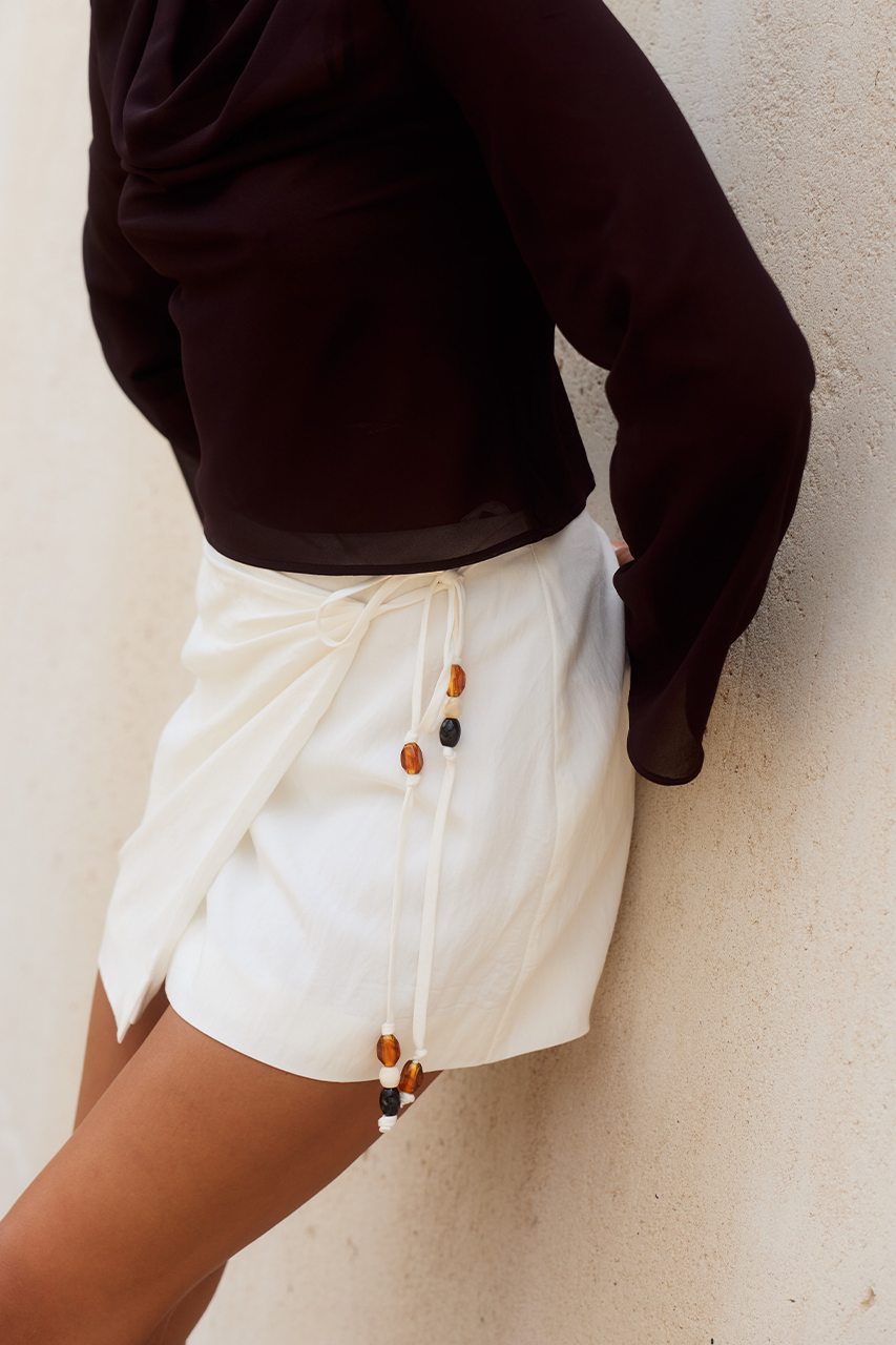DIA MINI WRAP SKIRT - WHITE - LUCIANABOATNECKLONGSLEEVETOP-CHOCOLATEXDIAMINIWRAPSKIRT-WHITE-03