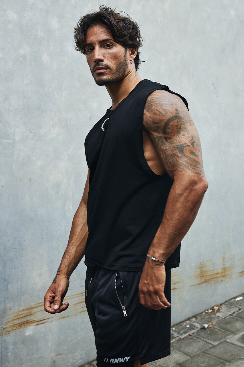 RNWY CREST FITTED TANK TOP - BLACK