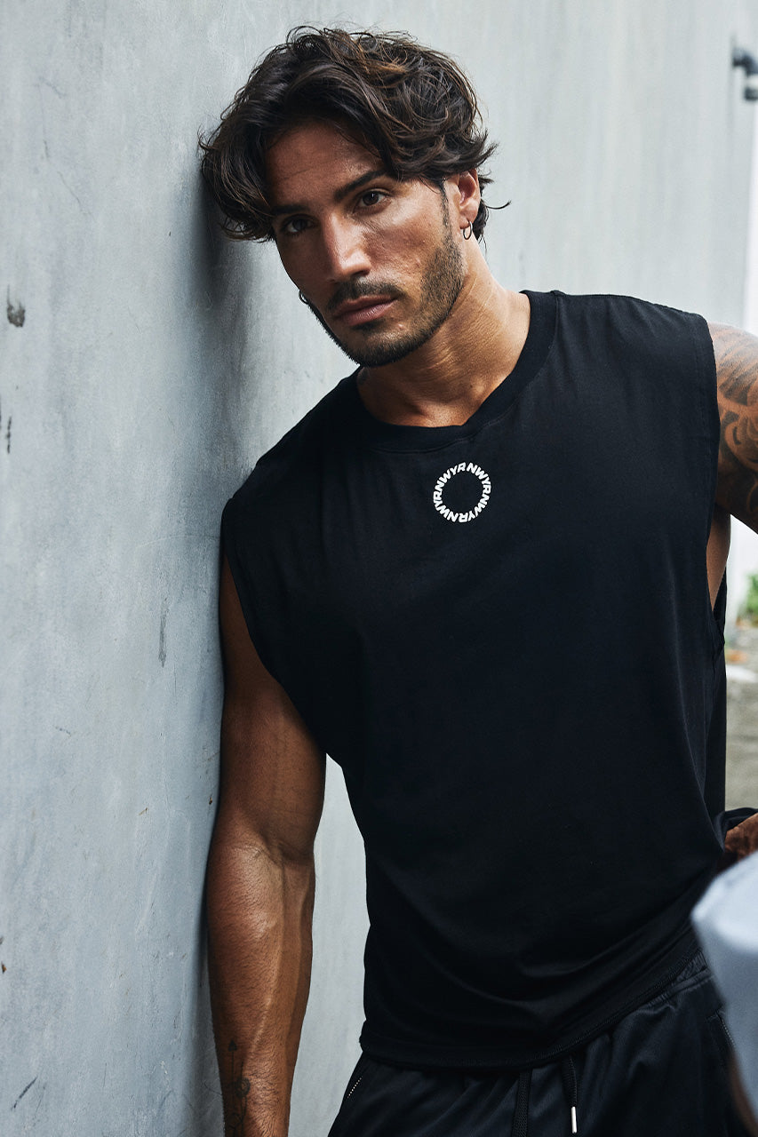 RNWY CREST FITTED TANK TOP - BLACK