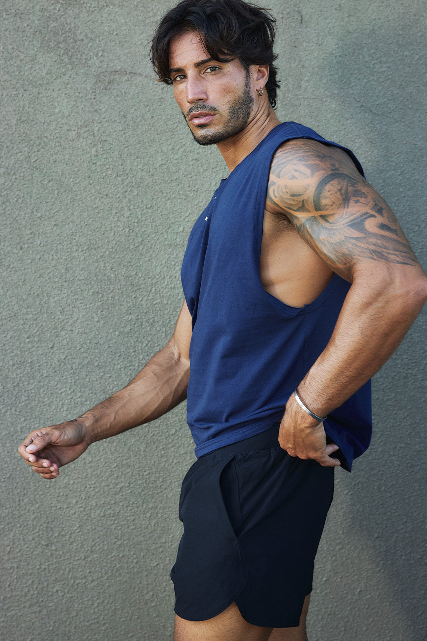RNWY CREST FITTED TANK TOP - NAVY
