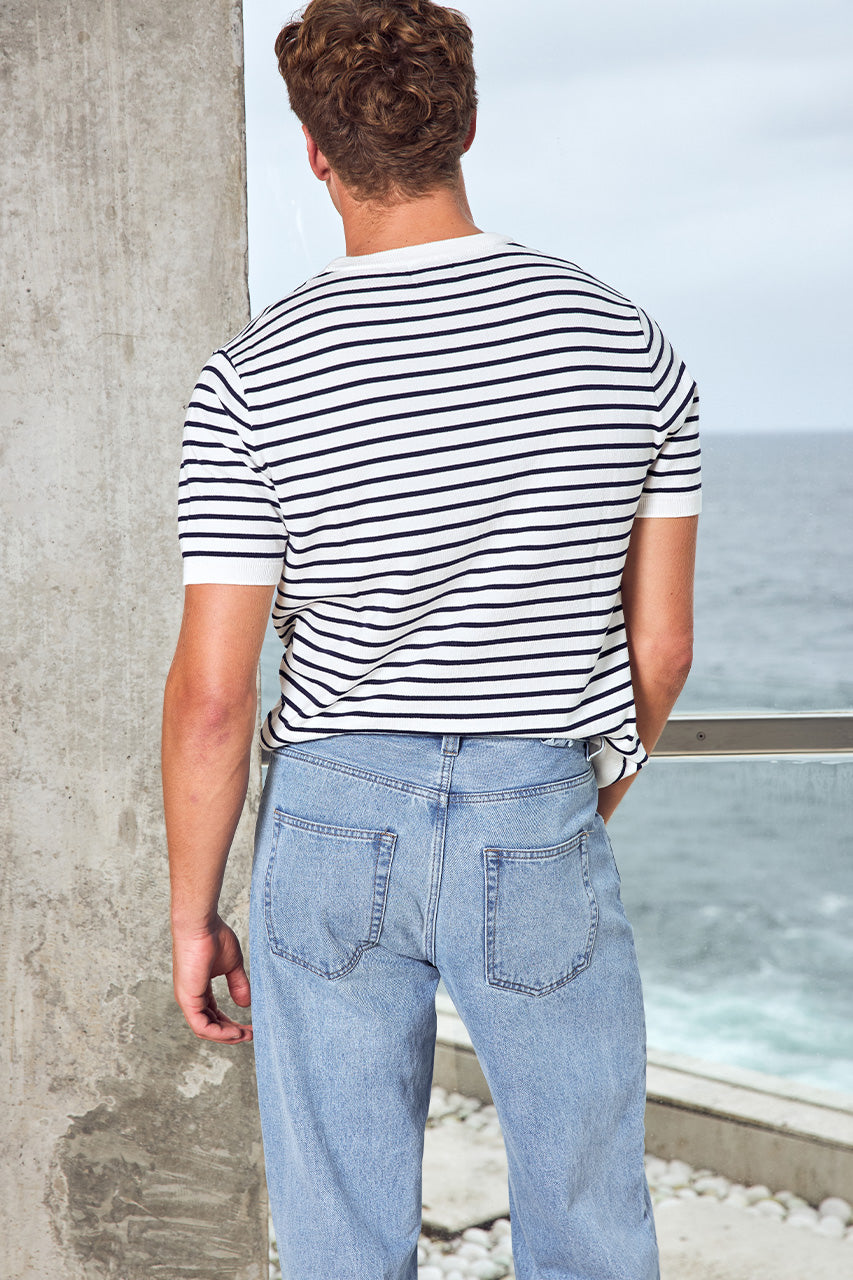 RONAN SHORT SLEEVE KNIT TOP - NAVY/WHITE STRIPE - RONANSHORTSLEEVEKNITTOP-NAVY_WHITESTRIPExNICOLOWIDELEGJEANS-BLUEMIDWASH-03