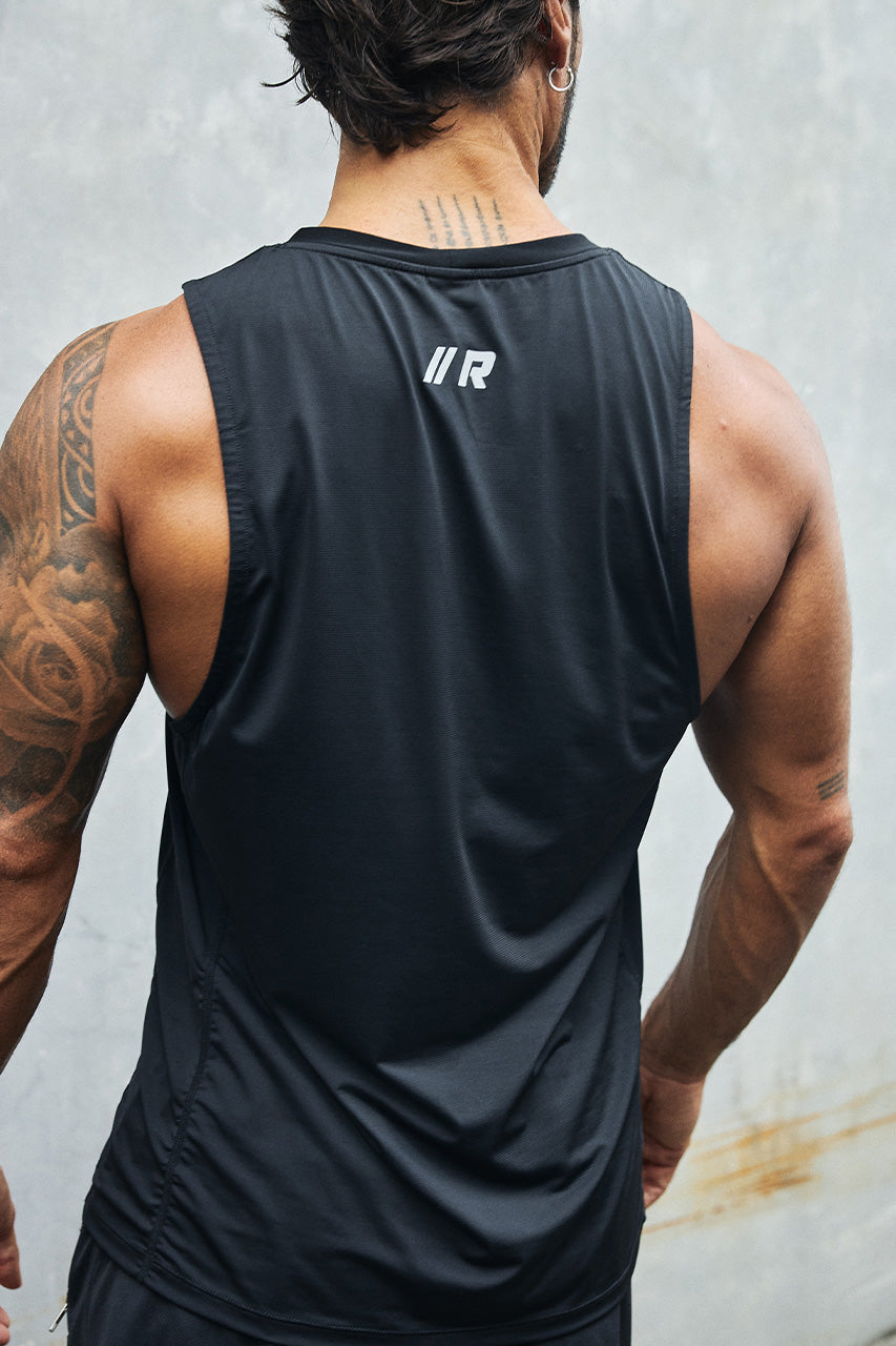 RUNAWAY MUSCLE TANK TOP - BLACK